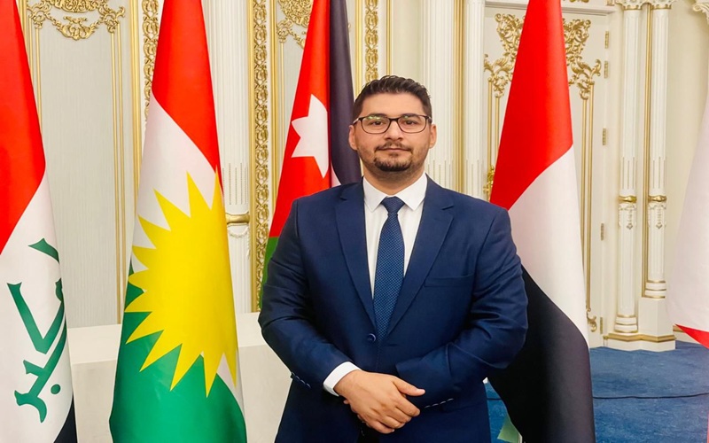 مشاركة علمية لتدريسي في قسم اللغة الإنكليزي في مؤتمر دولي